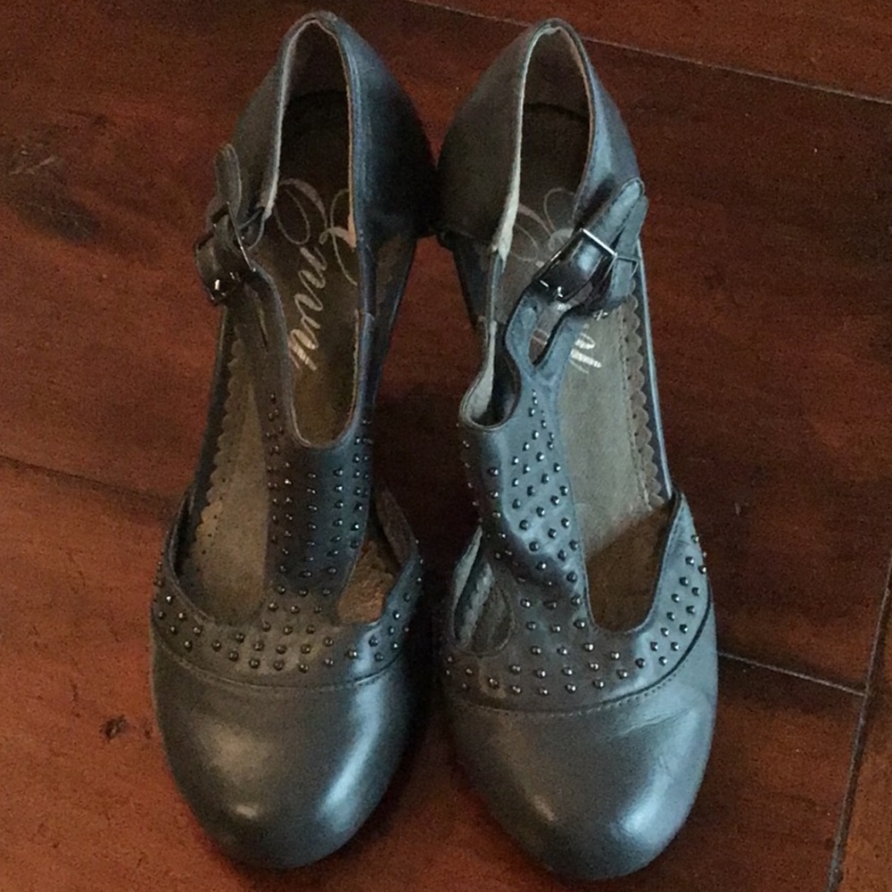 Envy Grey Leather Studded Pumps
